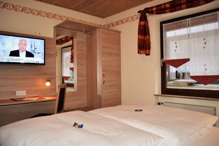 Room 4 of 67