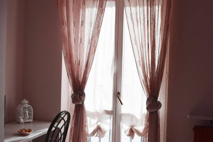 Room 4 of 8