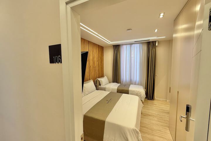 Room 8 of 16