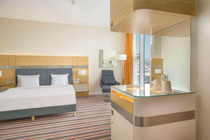 Room 44 of 204