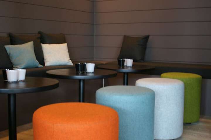 Lounge 11 of 19