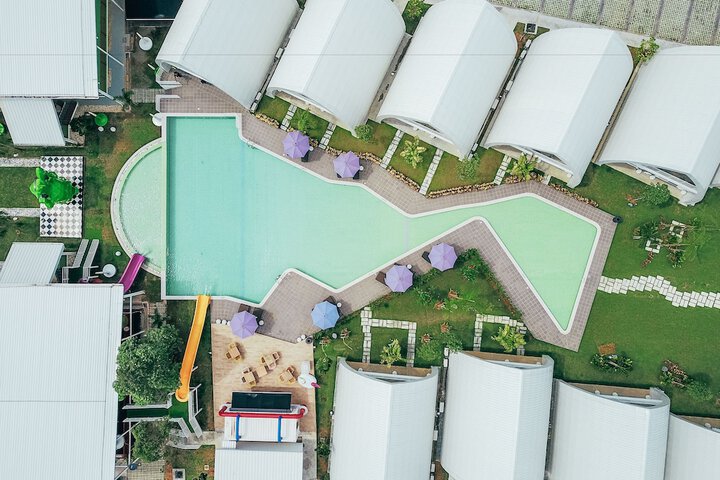 Pool 57 of 91