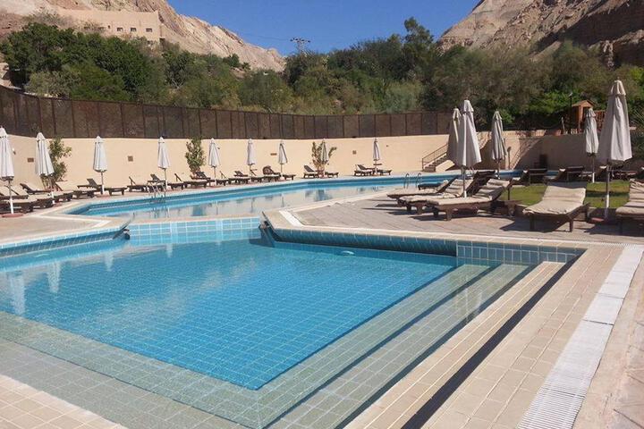 Pool 47 of 91