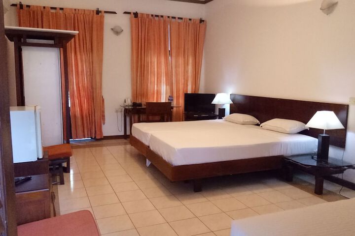 Room 6 of 27