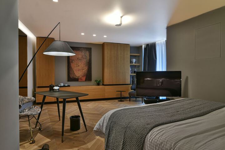 Room 9 of 80