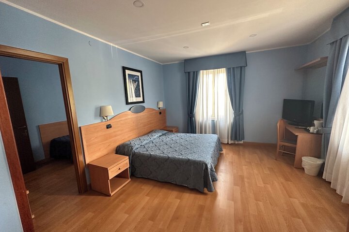 Room 5 of 42