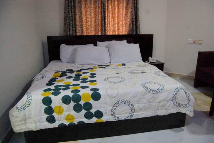 Room 12 of 28