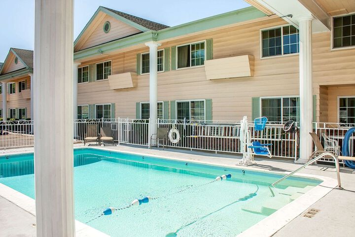 Hotel Pool
