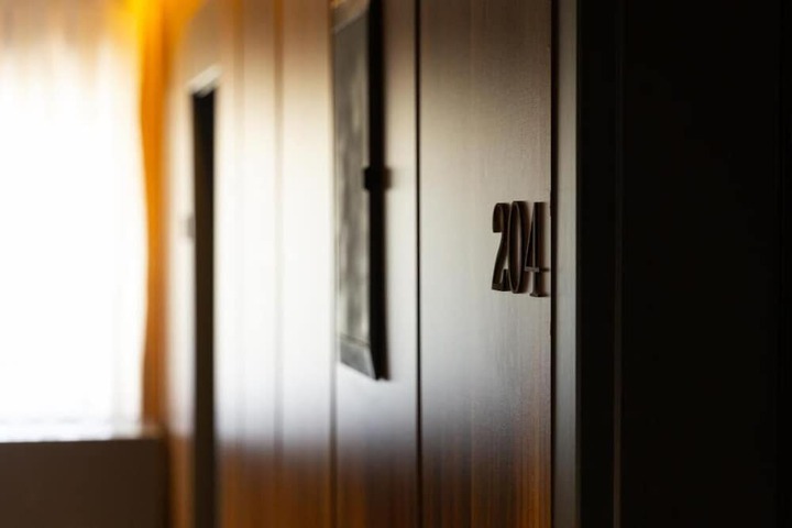 Ballroom/Hall 35 of 36