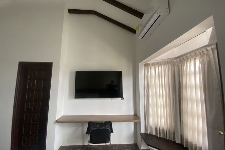Room 9 of 10