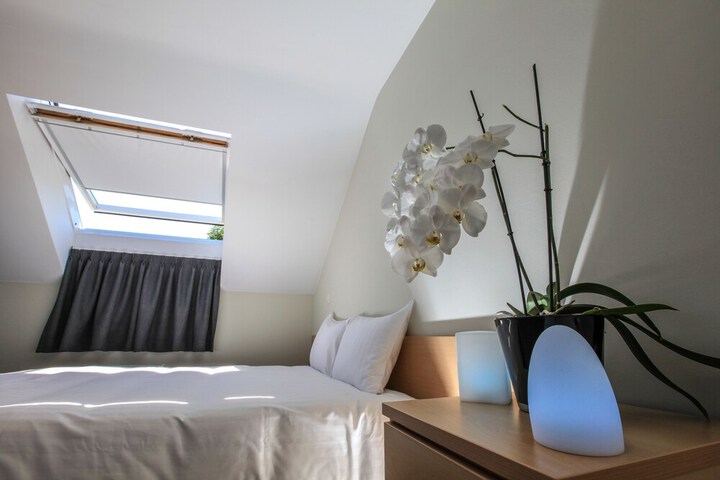 Room 7 of 74