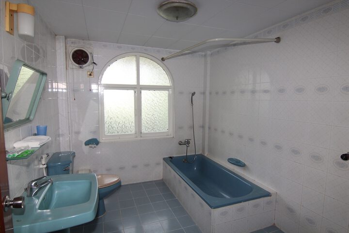 Room 16 of 32
