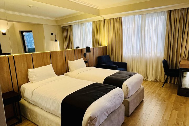 Room 7 of 14