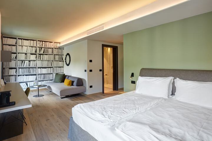 Room 14 of 52