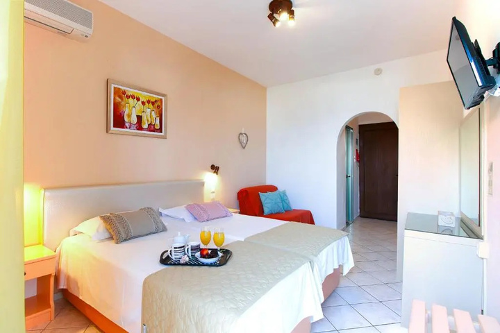 Room 4 of 22