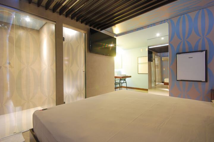 Room 13 of 37
