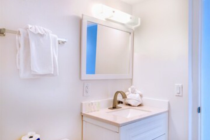 Room 6 of 25