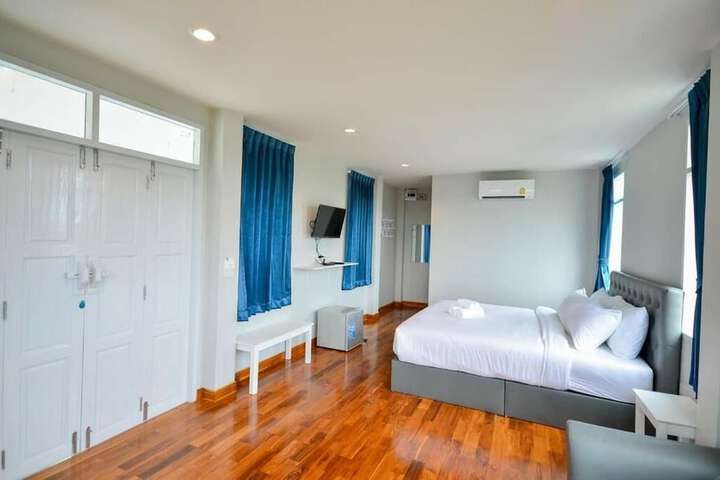 Room 8 of 38