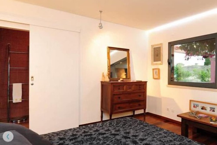 Room 8 of 35