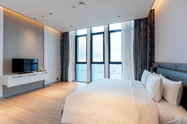 Room 16 of 129