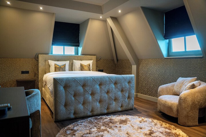 Room 6 of 34