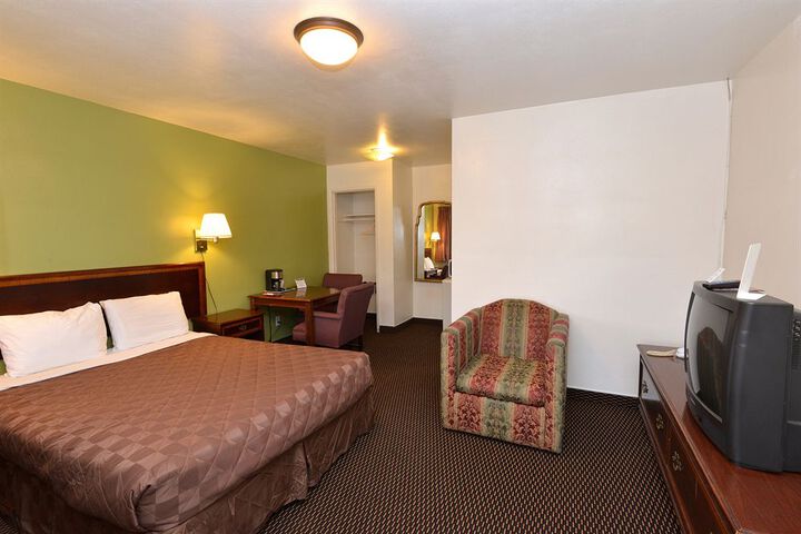 Room 11 of 38