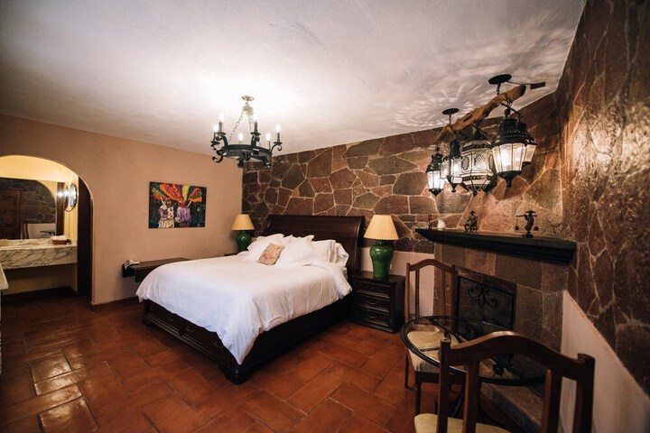 Room 10 of 24