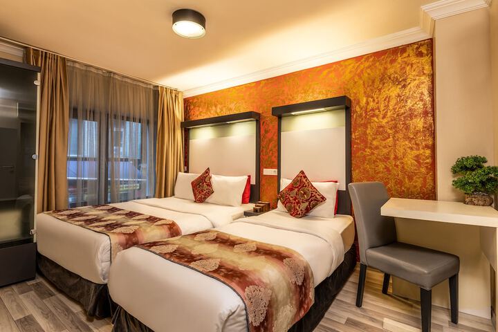 Room 3 of 10
