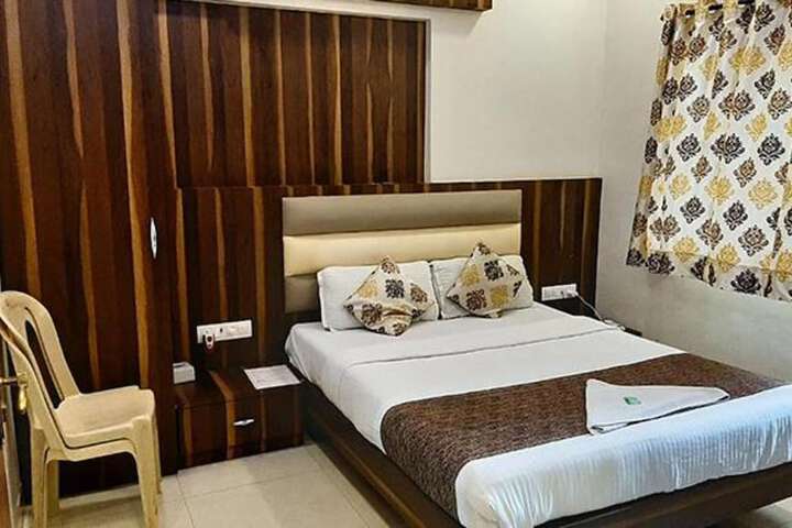 Fabhotel Golden Palms