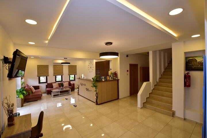 Entrance & Lobby