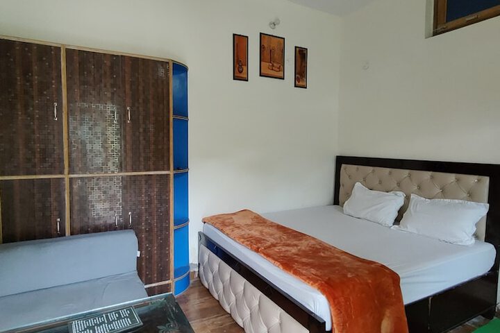 Room 2 of 41