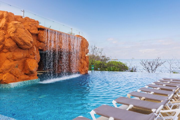 Hotel Pool