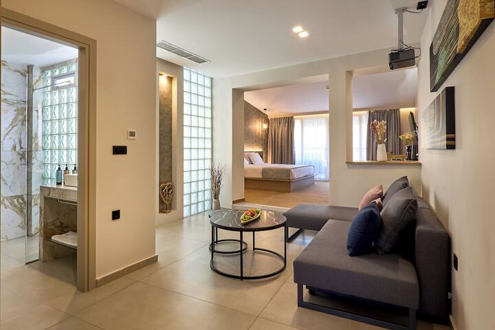 Room 37 of 59