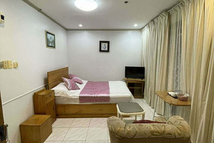 Room 6 of 11