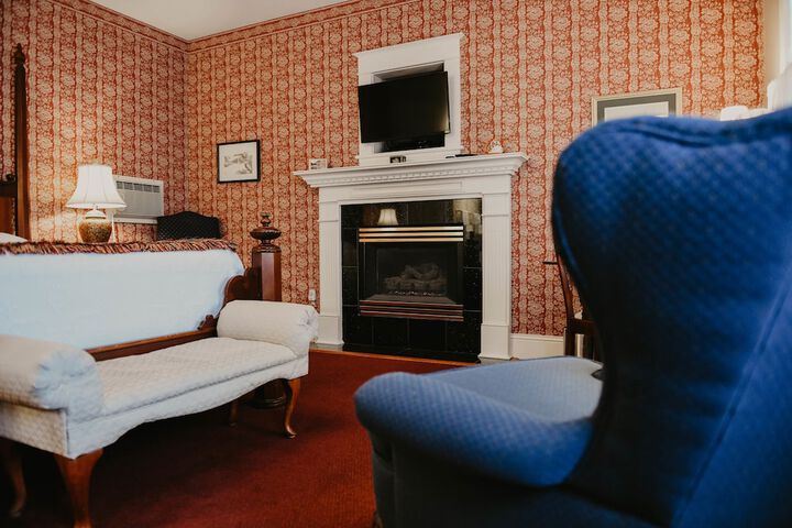 Room 2 of 67
