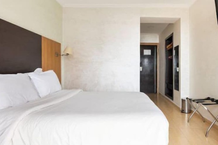 Room 15 of 46