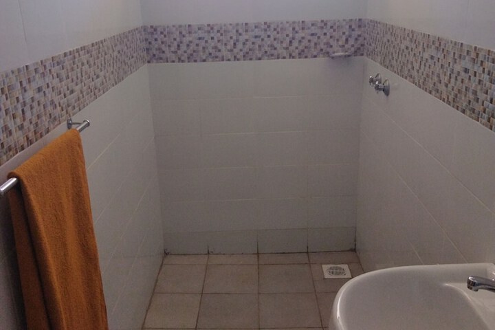 Room 9 of 13