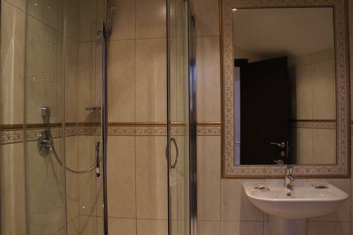 Room 42 of 65