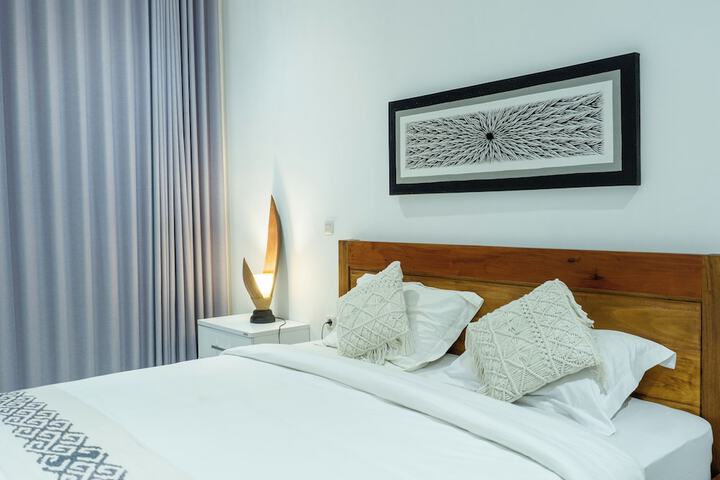 Room 2 of 8