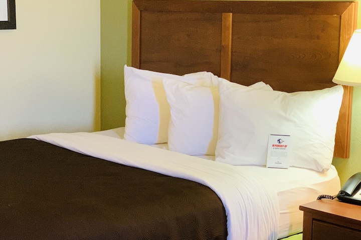 2 Queen Beds Accessible (13 of 70)