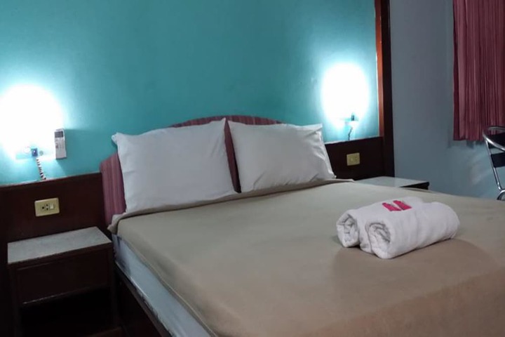 Room 5 of 18