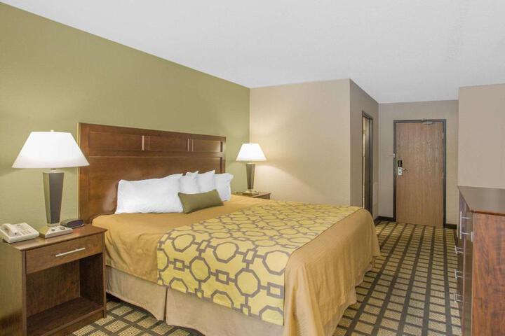 1 King Bed Accessible (7 of 9)