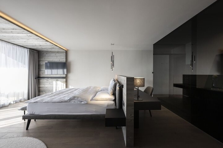 Room 33 of 104