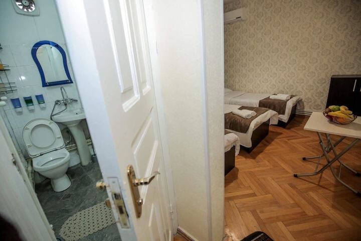 Room 9 of 39
