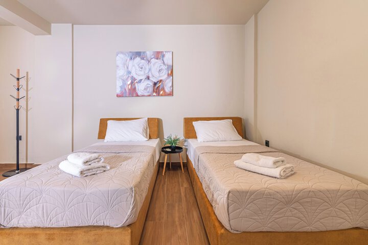 Room 4 of 76