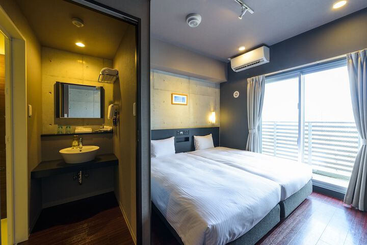 Room 49 of 191