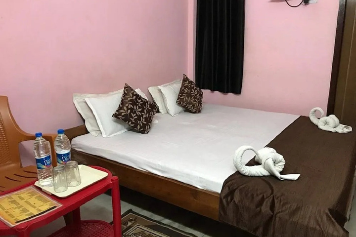 Room 6 of 8