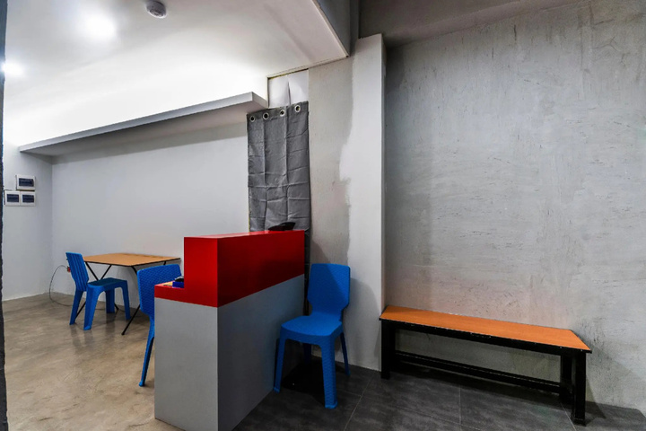 Room 7 of 9