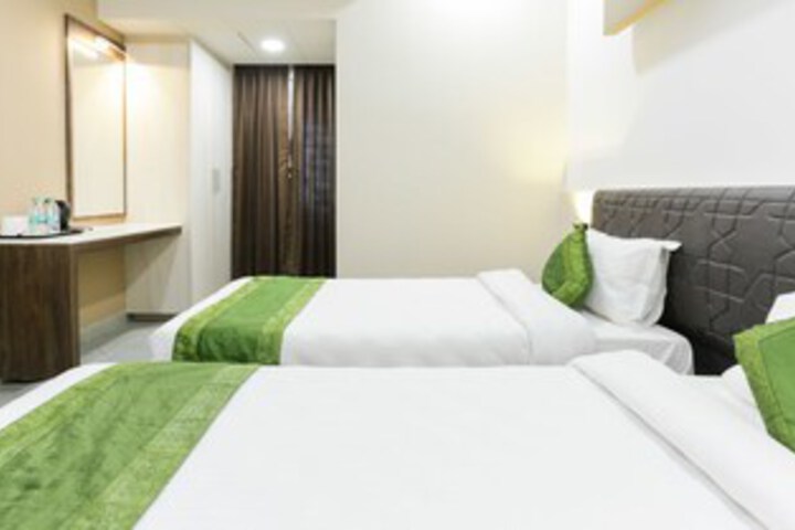 Room 32 of 49