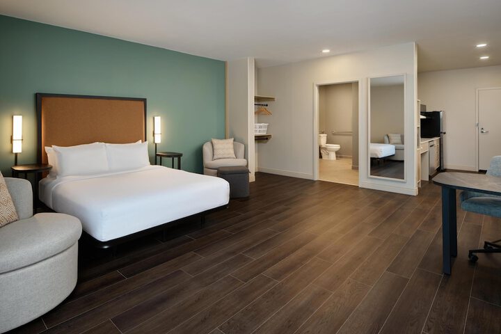Room 4 of 34